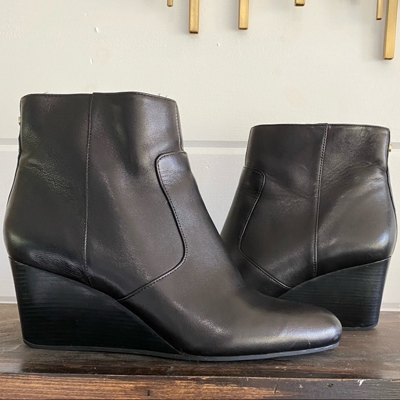 COLE HAAN wedge heel booties black leather, boxed minimalist 8B size ladies luxe - Picture 4 of 13